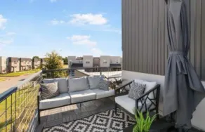 Townhome with A Contemporary Flair! - Image 4