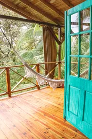 Tropical Jungle Home w/ AC & Porch | 7 Min to Town - Image 2