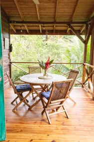 Tropical Jungle Home w/ AC & Porch | 7 Min to Town - Image 5