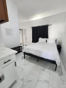 Modern & Renovated 3 Beds, 2 Bedrooms and 1.5 bath - Image 4