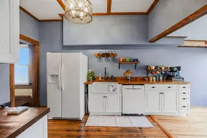 Historic Charm: Spacious 4BR Retreat Sleeps 11 - Image 3