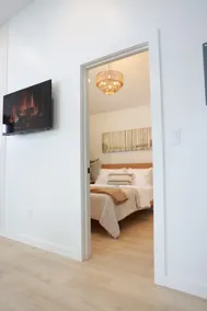 One-Bedroom Modern and Luxurious Retreat - Image 2