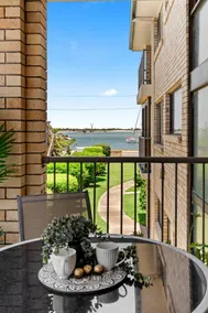 Peaceful Waterfront Apartment - Sandy Inlet Views - Image 4