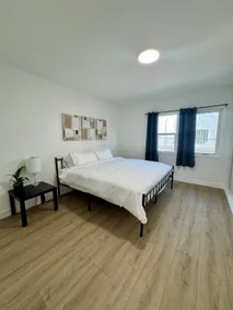 Contemporary 1B Comfort in Glendale - Image 4