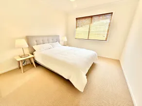 Modern 2 bedroom townhouse apartment. - Image 3