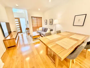 Modern 2 bedroom townhouse apartment. - Image 2