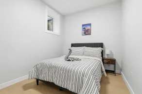Bright & Spacious 2-Bedroom - Image 5
