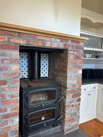 Charming home close to local restaurants and cafes - Image 4