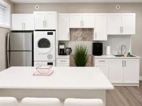 Modern 2-Bedroom Guest Suite in Coquitlam - Image 3