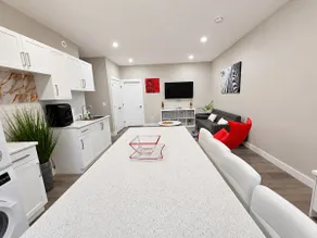 Modern 2-Bedroom Guest Suite in Coquitlam - Image 5