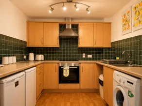Sunderland City Centre Cosy 2 Bed Apartment - Image 4