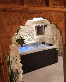 Pārvati Suite - Escape and Private Hot Tub - Image 3