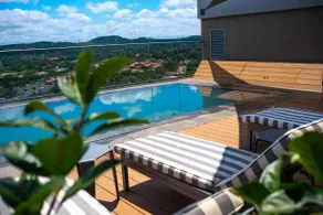 Menlyn Maine Luxury Apartment - Image 2