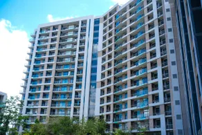 Menlyn Maine Luxury Apartment - Image 5