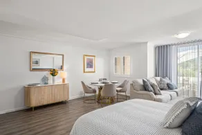 Steps to Beach: Renovated Coastal Studio - Image 2