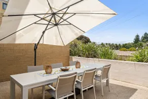 Steps to Beach: Renovated Coastal Studio - Image 4