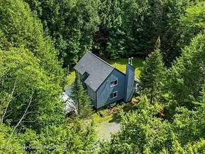 Pines Vignette • Modern 3BR Home W/Hot Tub - Image 5