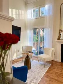 Chateau Lumière Modern Townhome 15 Mins to IAD - Image 5