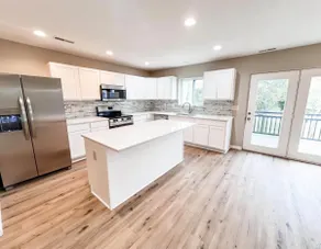 Spacious Sioux City Townhome • 3 Baths • Spotless - Image 2