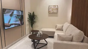 Fully equipped elegant apartment, excellent location, separate garage entrance - Image 3