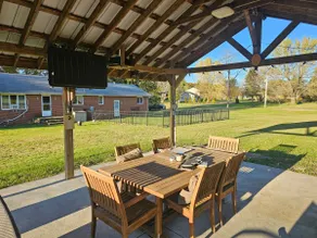 *The Red Brick Roost* * We are Pet Friendly * - Image 2