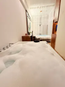 Urban Jacuzzi Studio by Cayetana | Near Airport 313 Studio - Image 3