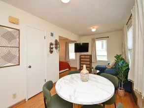 Boho Bungalow - Private Studio w/Kitchen & Laundry - Image 4