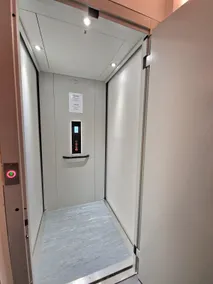 Apartment on the upper floor with elevator, balcony and gallery D&Y - Image 5