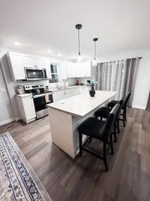 Newly Renovated minutes from Campus! - Image 4