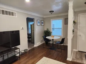Charming house within minutes of downtown Berkley - Image 2