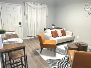 Modern 3bdr Home walk to UC Davis Medical/Broadway - Image 3