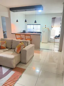 Your Perfect Stay: Airy 2-Bedroom House! - Image 4