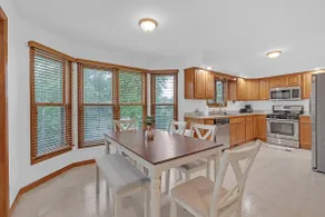 Spacious 5BR Retreat | Free Parking | Sleeps 15 - Image 3