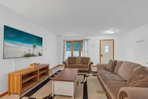 Spacious 5BR Retreat | Free Parking | Sleeps 15 - Image 2