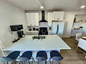 Beautiful & Cozy Apartment. Clean, Comfortable. - Image 2