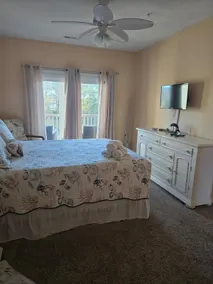 Carolina Yacht Landing condo, private chef & boat - Image 2