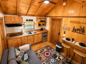 Owl Hollow Cottage | Riverside Escape - Image 4