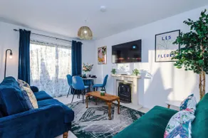 2Bed Bungalow, Free Netflix, Prime, Disney, WiFi, Private Parking - Image 3