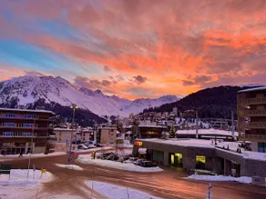 Studio in a top location with mountain views & parking - Image 4