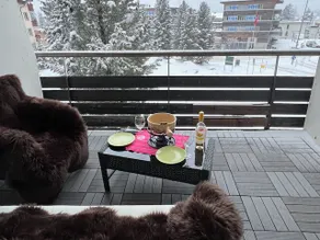 Studio in a top location with mountain views & parking - Image 3