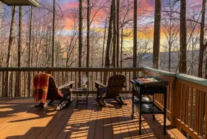 Easy Breezy Lodge-3 KING Suites, 2TBunks|Sleeps 10 - Image 4