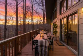 Easy Breezy Lodge-3 KING Suites, 2TBunks|Sleeps 10 - Image 3