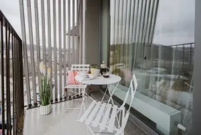 1-BDR Apt | Free Parking | Long Stays | Balcony - Image 5