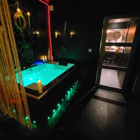 Romantic getaway relaxing moment love room - Image 5