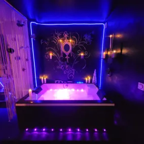 Romantic getaway relaxing moment love room - Image 2