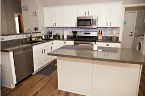 Clean & Modern Stay | Full Kitchen | Private Home - Image 4