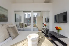 Contemporary City Retreat - Image 5