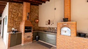 House with pool, bathtub and barbecue - Image 2