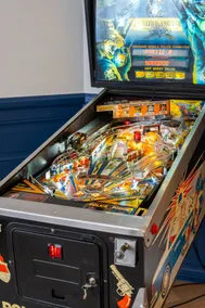 L'Extra-Bille - Old Bar with Atypical Pinball Machine - Image 2