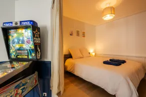 L'Extra-Bille - Old Bar with Atypical Pinball Machine - Image 5